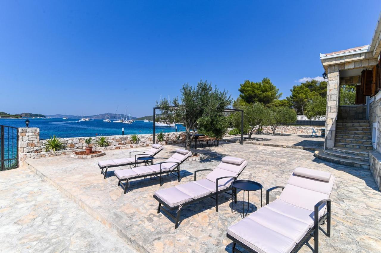 Villa Rudini With Heated Pool Okrug Gornji Exterior photo