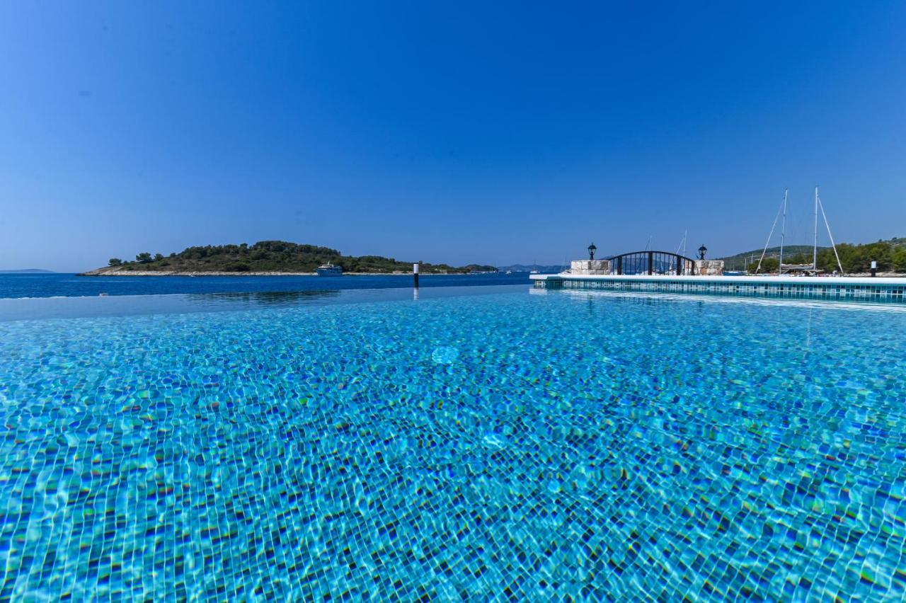 Villa Rudini With Heated Pool Okrug Gornji Exterior photo
