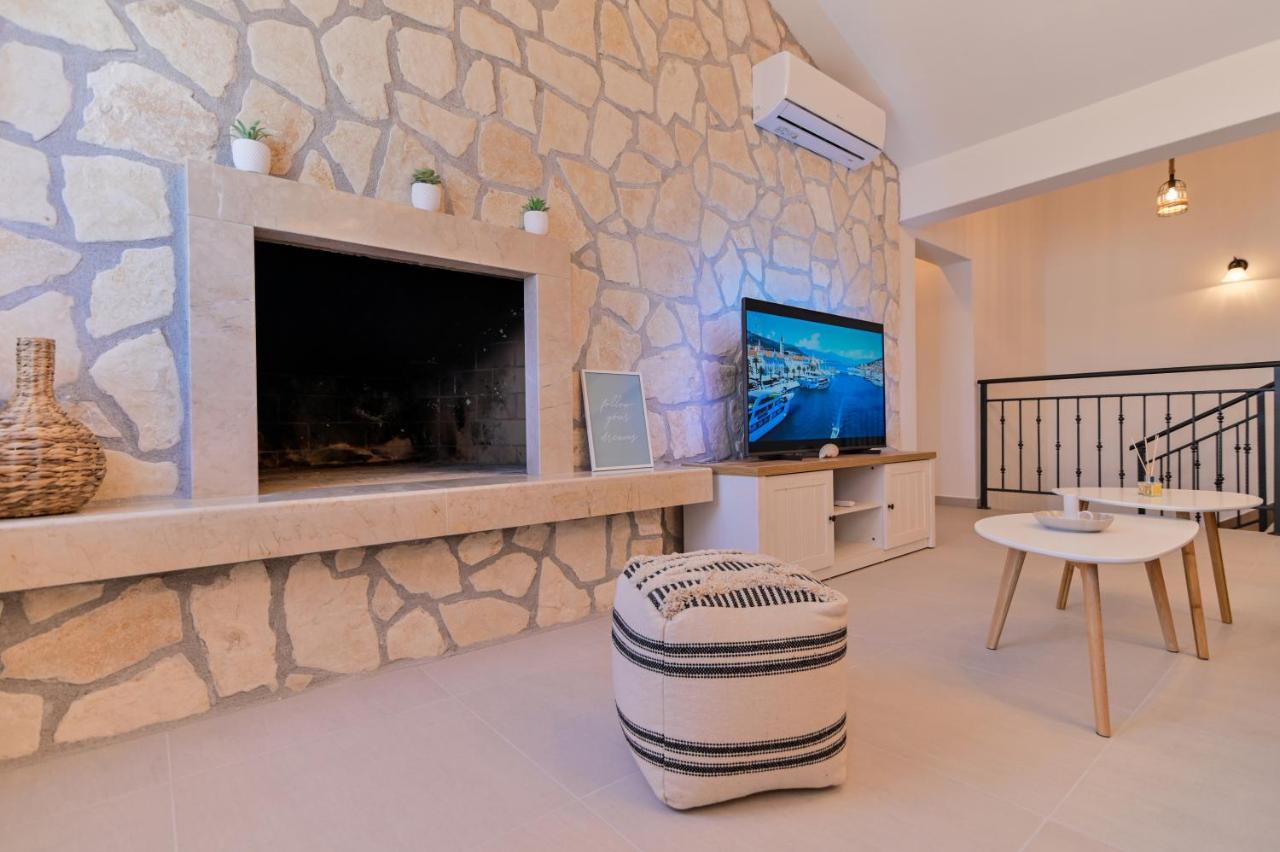 Villa Rudini With Heated Pool Okrug Gornji Exterior photo