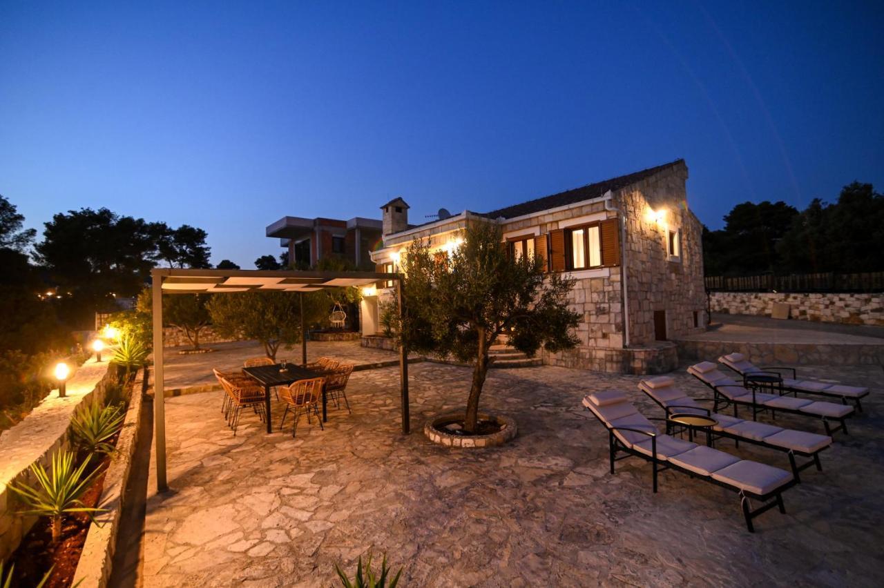 Villa Rudini With Heated Pool Okrug Gornji Exterior photo