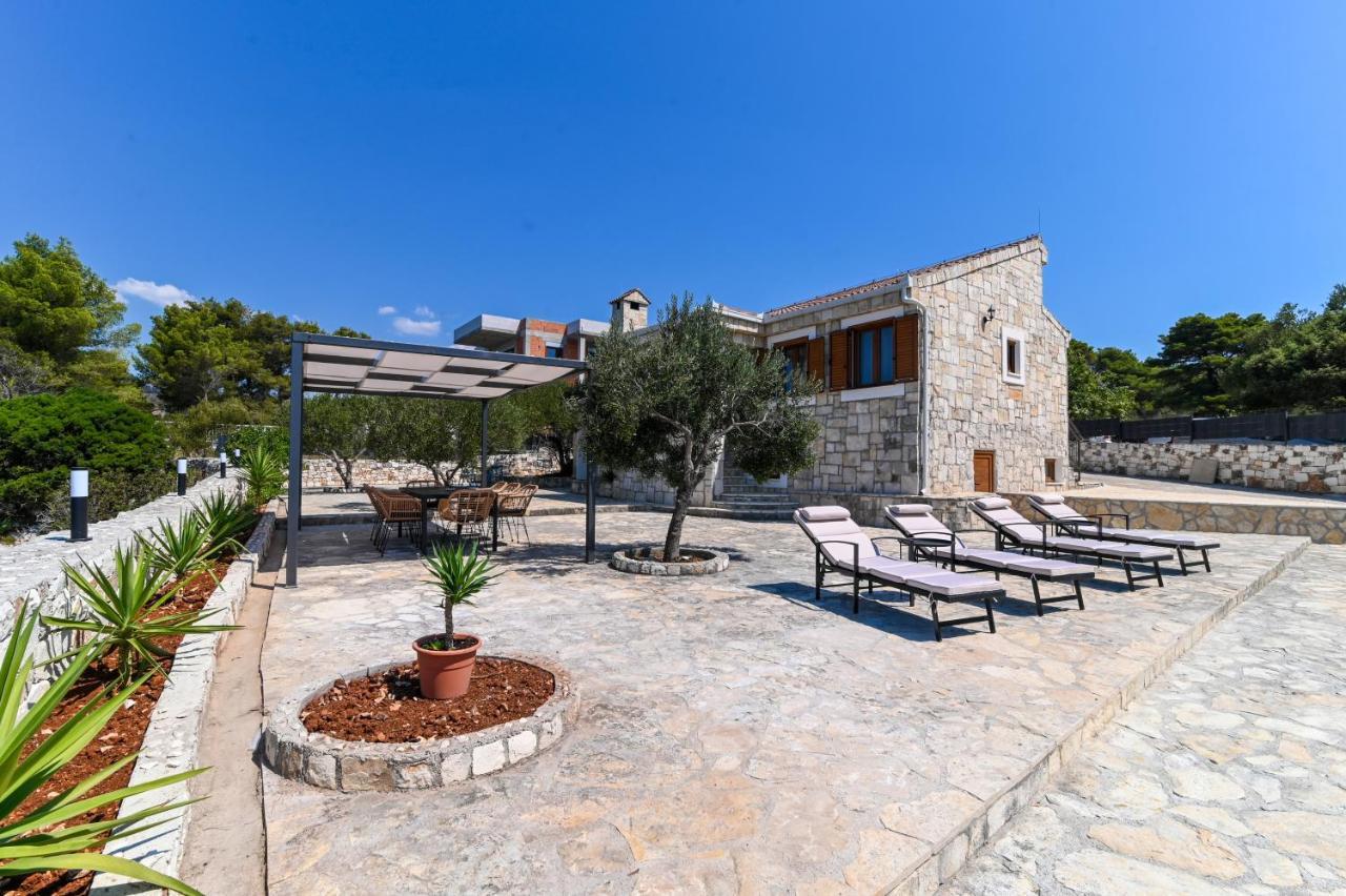 Villa Rudini With Heated Pool Okrug Gornji Exterior photo