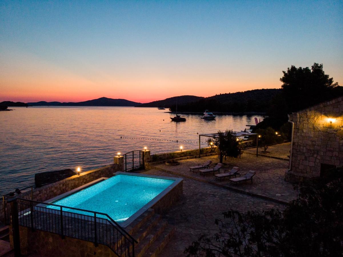 Villa Rudini With Heated Pool Okrug Gornji Exterior photo