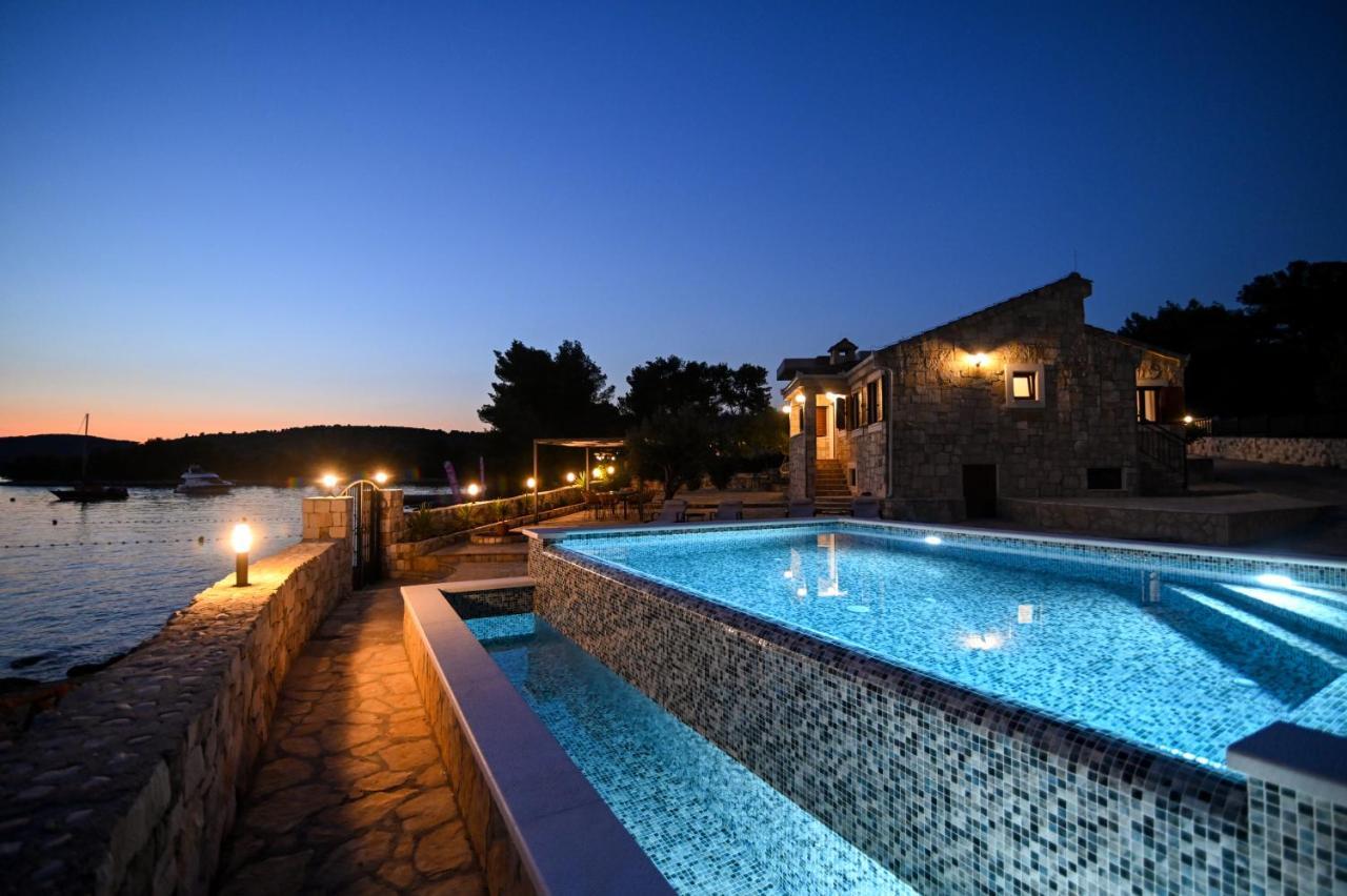 Villa Rudini With Heated Pool Okrug Gornji Exterior photo