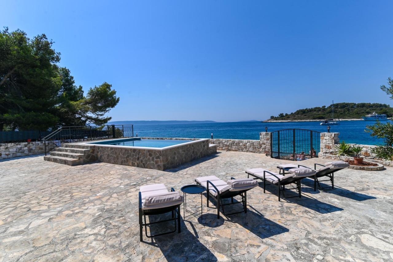 Villa Rudini With Heated Pool Okrug Gornji Exterior photo